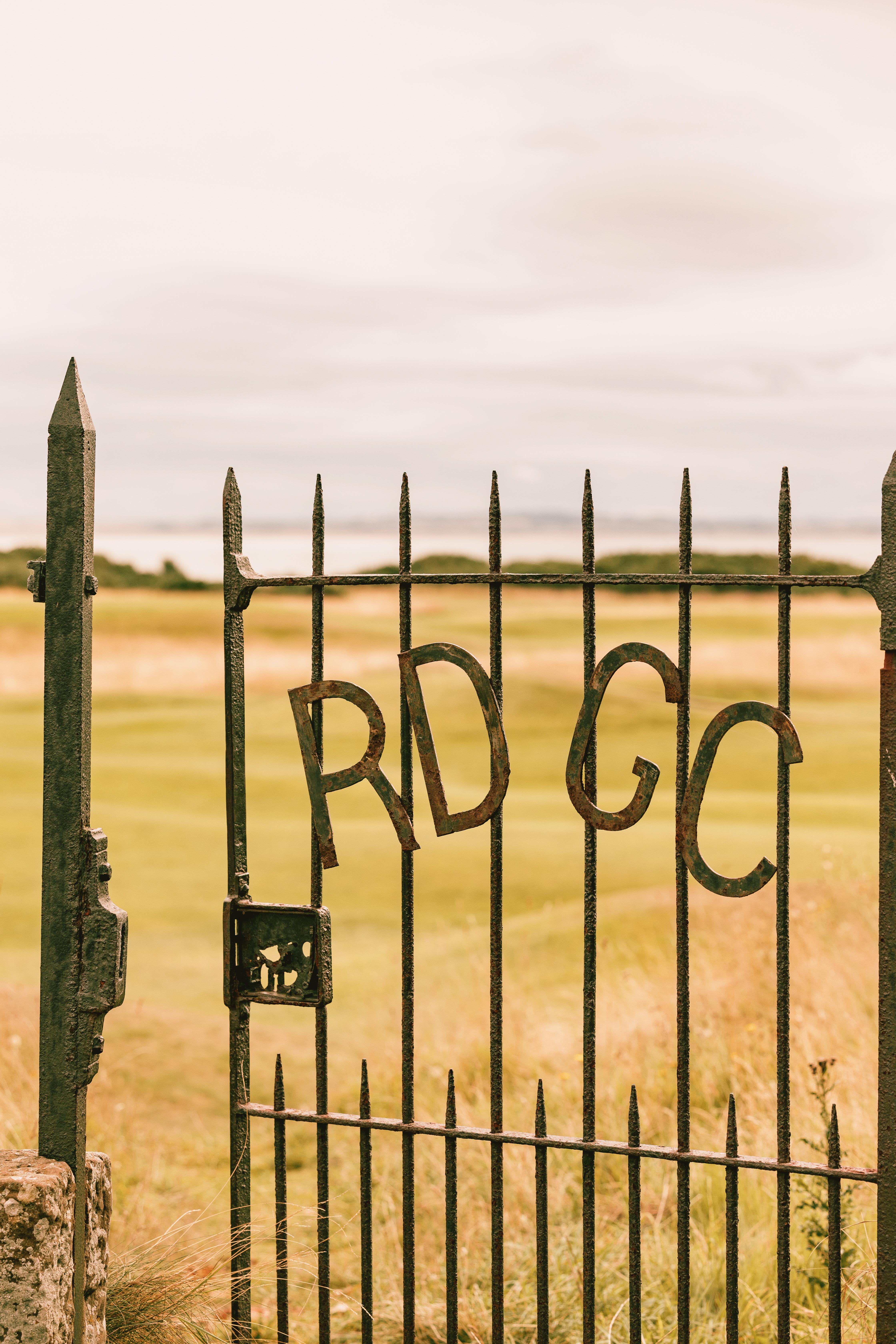 Dornoch Station Hotel Luaran gambar The club's initials on the entrance gate