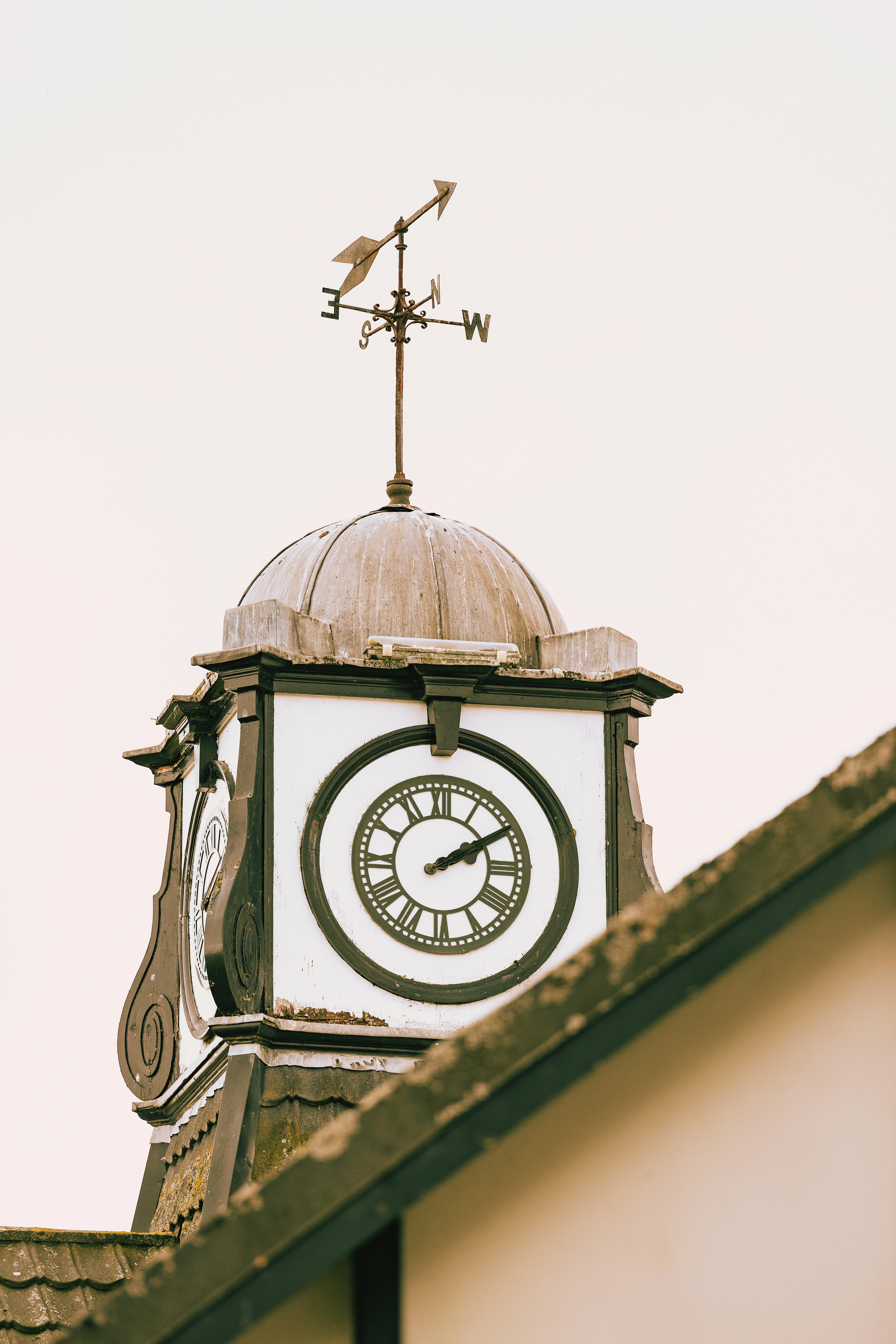 Dornoch Station Hotel Luaran gambar The clock tower